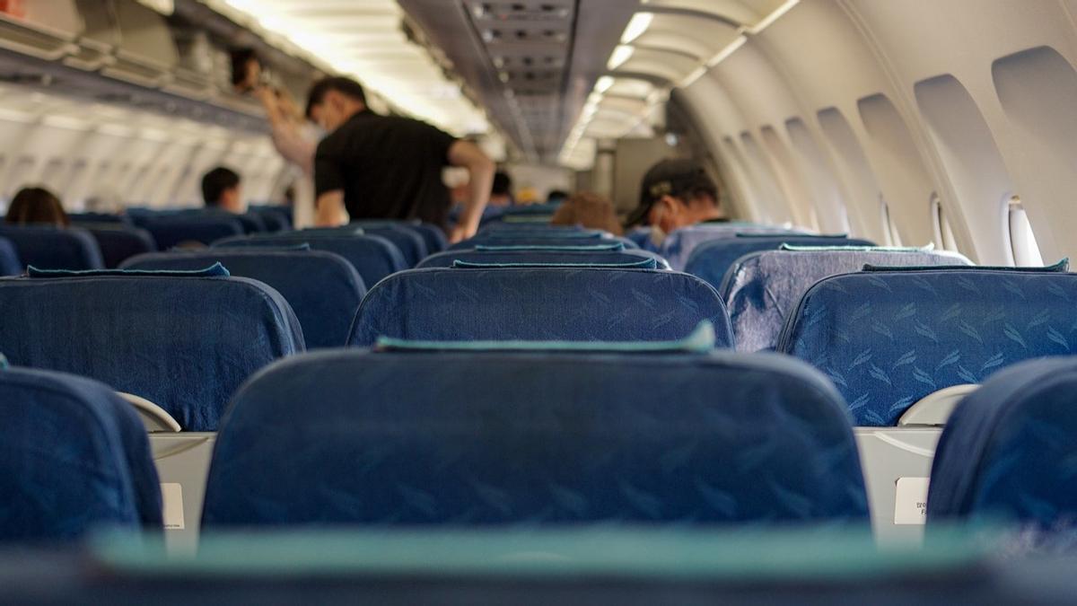 El método para que no te duelan los oídos por los cambios de presión cuando viajas en avión