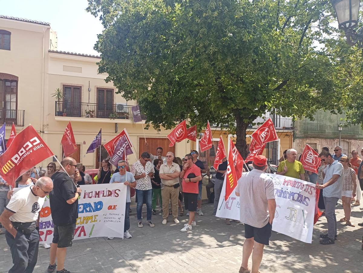 Concentración frente al Ayuntamiento de Godella.