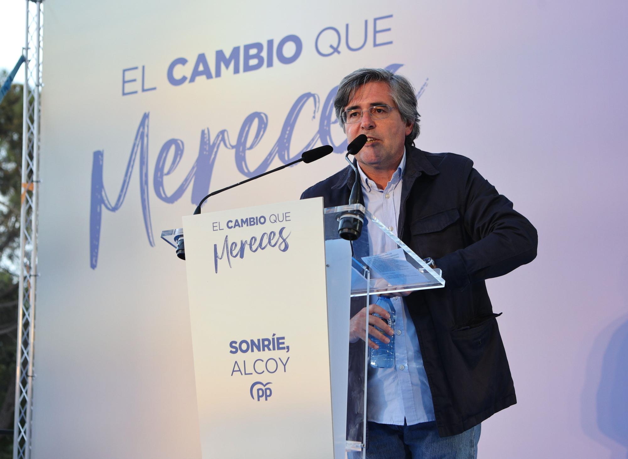 Mazón escenifica la reunificación del PP alcoyano para impulsar la candidatura de Carlos Pastor
