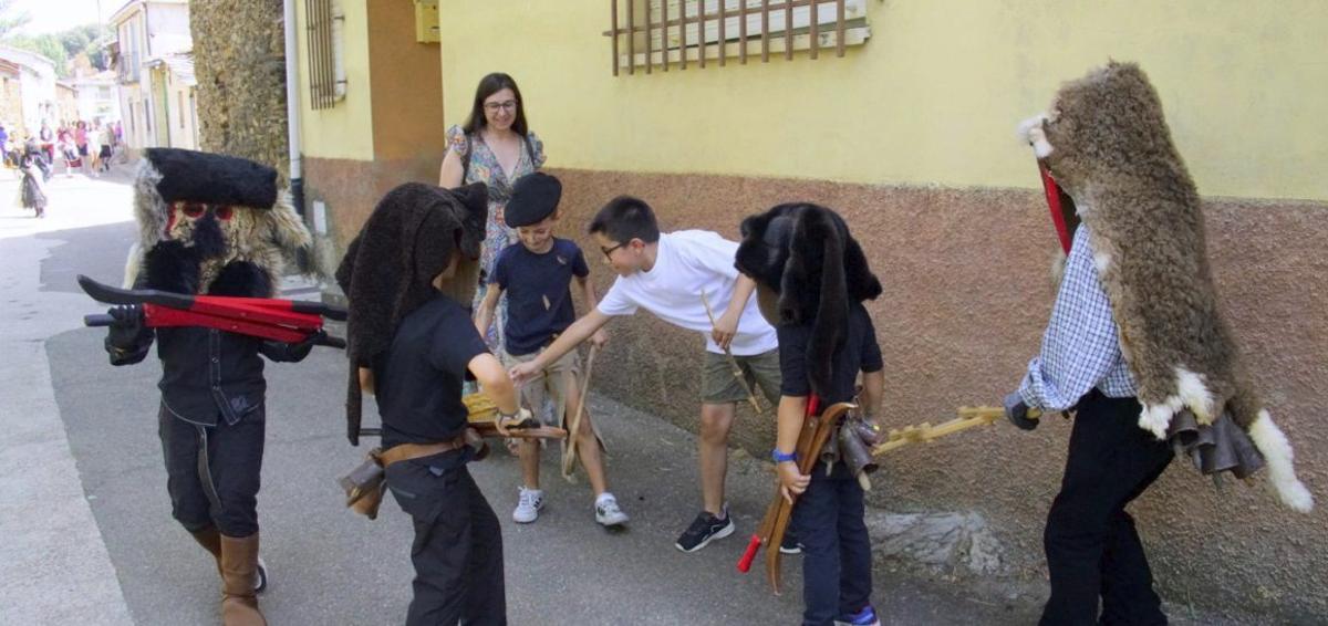 Representación de mascaradas en una localidad zamorana. | LOZ