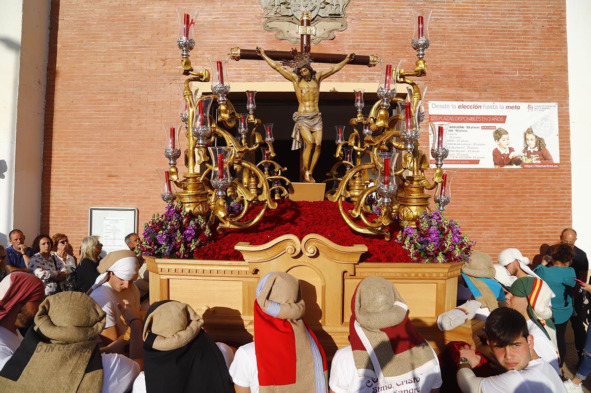 La procesión del Cristo de la Sangre del Higuerón, en imágenes