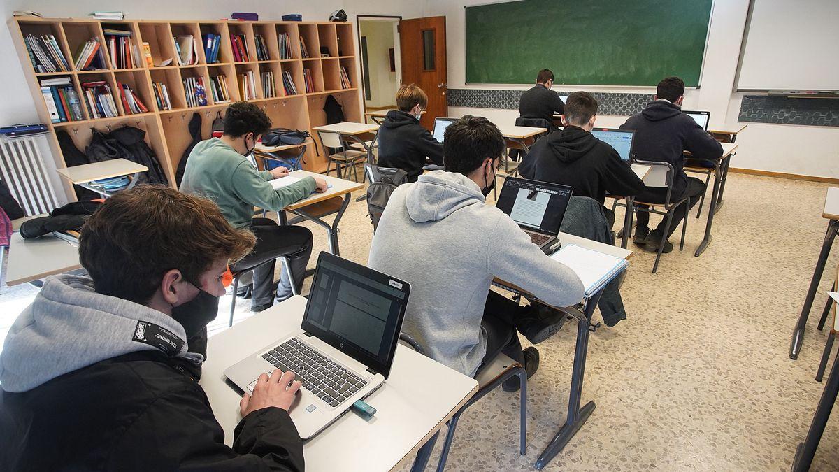 Una aula de Batxillerat del Col·legi Bell lloc de Girona, aquesta tarda