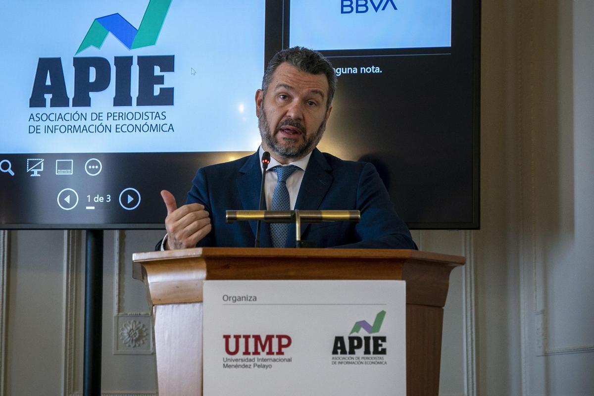 GRAF6913. SANTANDER, 24/06/2022.- El presidente de la CNMV, Rodrigo Buenaventura participa este viernes en la clausura del curso organizado por la Asociación de Periodistas de Información Económica (APIE) en Santander. EFE/ Román G. Aguilera