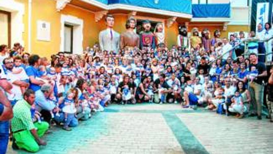 147 niños recibieron su primer pañuelo festivo