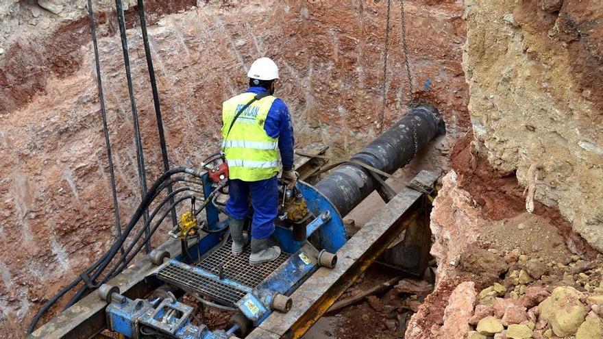 Trabajos en la red de agua de Majavea.