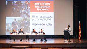 Parlon durante el acto de bienvenida a los nuevos Mossos