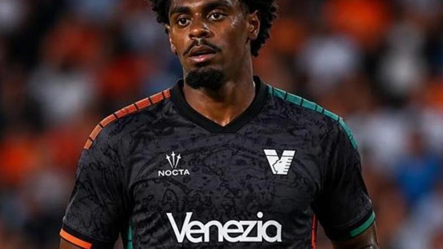 Thierry debuta con remontada en el Venezia... y dificultades para ser titular en el lateral derecho