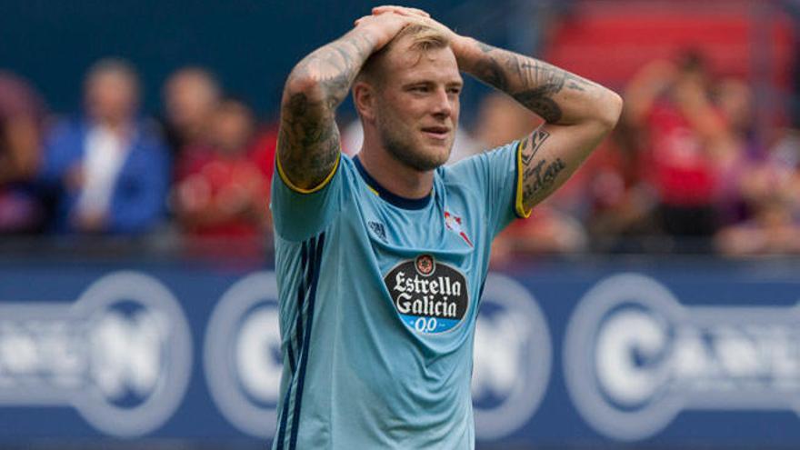 Guidetti lamenta una de las ocasiones falladas ante Osasuna // LOF