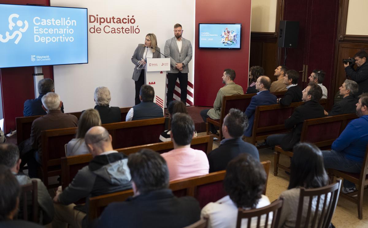 Marta Barrachina e Iván Sánchez presentan la nueva marca 'Castellón Escenario Deportivo'.