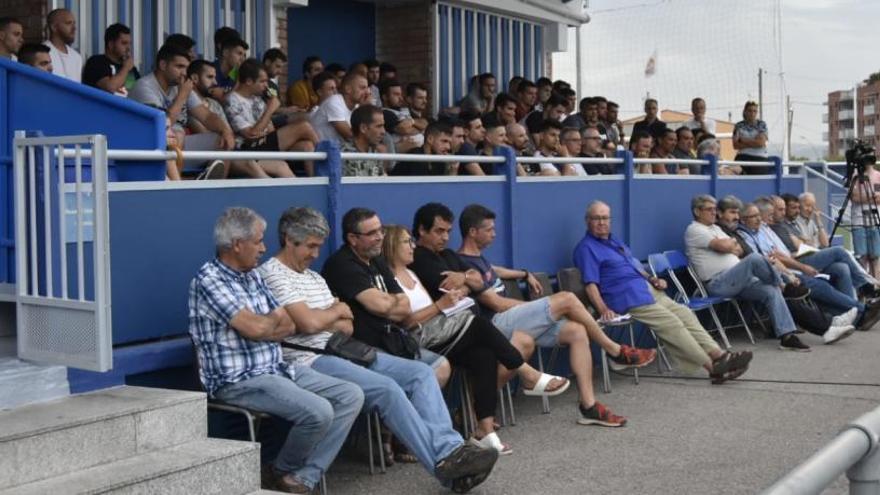 Imatge dels socis que han participat en l&#039;assemblea del Gimnàstic de Manresa aquesta nit