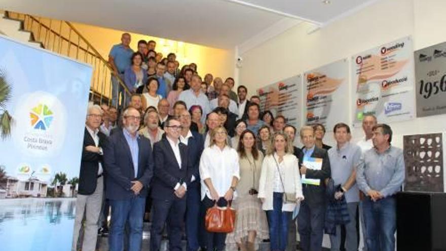 Foto de família dels participants en l&#039;assemblea.