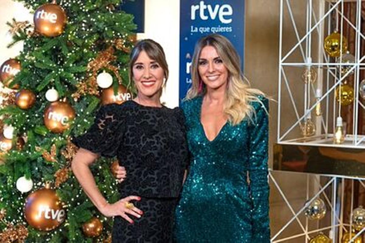 Sandra Daviu y Blanca Benlloch, presentadoras del sorteo de la Lotería de Navidad.