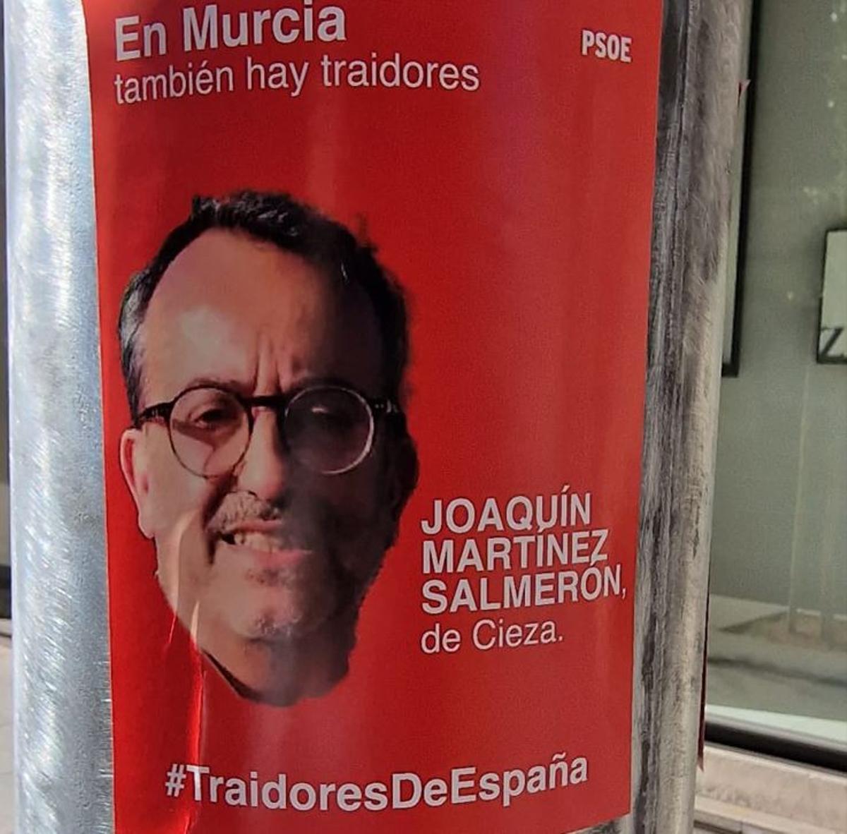 Cartel contra el socialista Joaquín Martínez Salmerón.