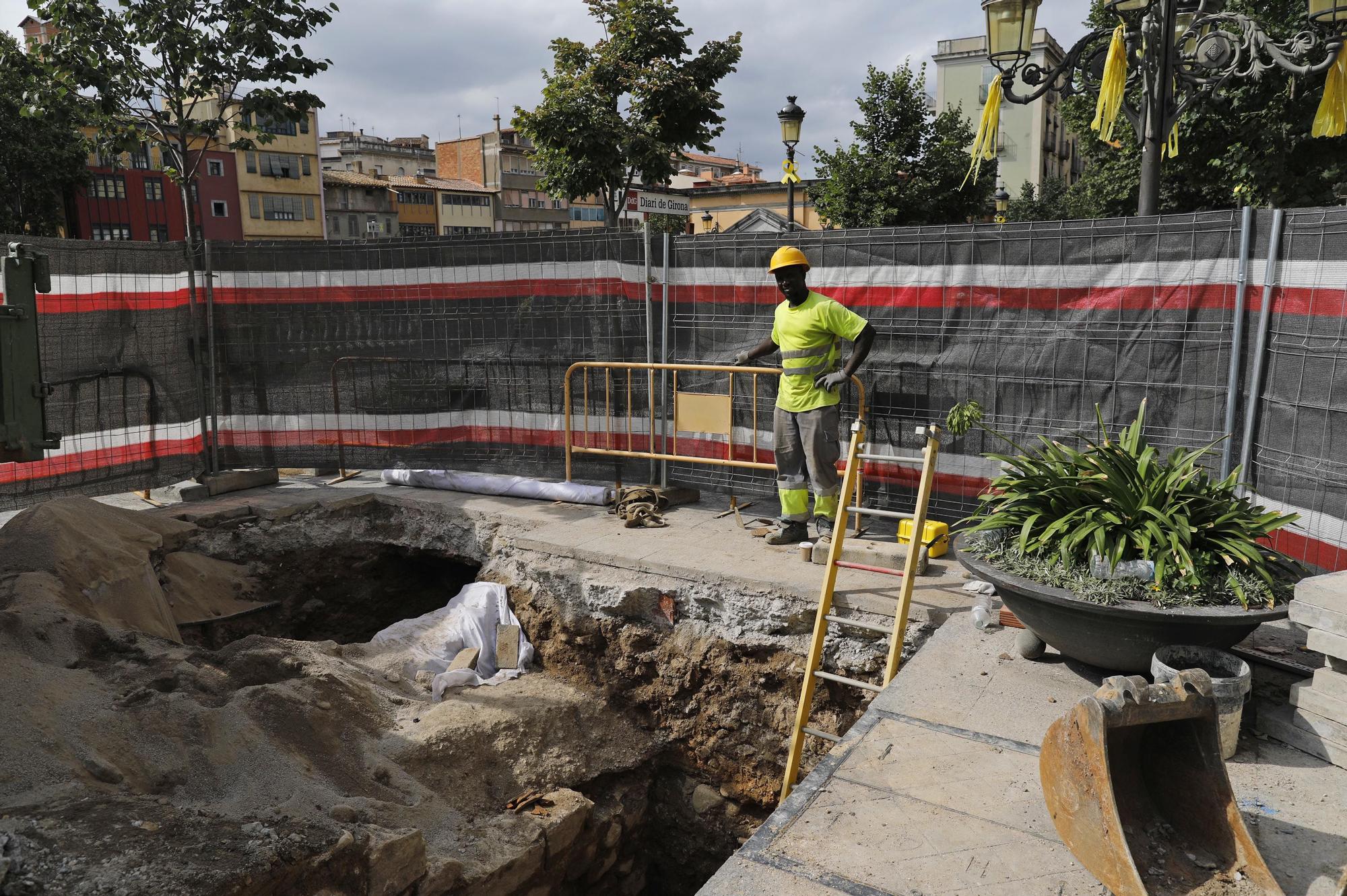 Troben un pany de muralla a la Rambla de Girona