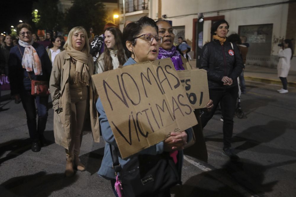 Sagunt grita contra la violencia machista el 25N