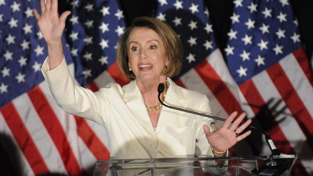 Nancy Pelosi, durante un discurso ante los militantes demócratas reunidos en un hotel de Washington durante la noche electoral.