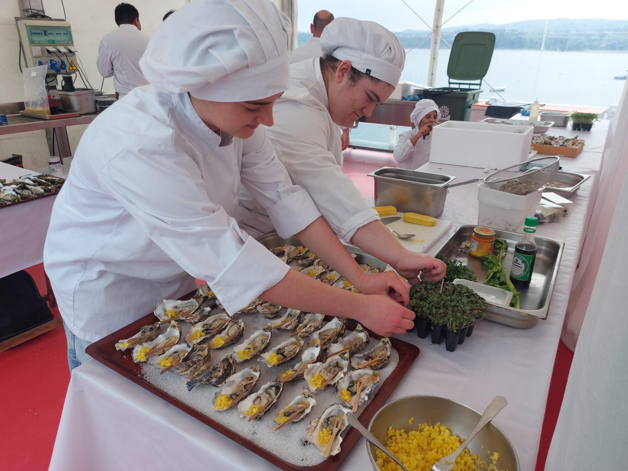 En imágenes: El festival gastronómico "Somos la ostra" llena Castropol