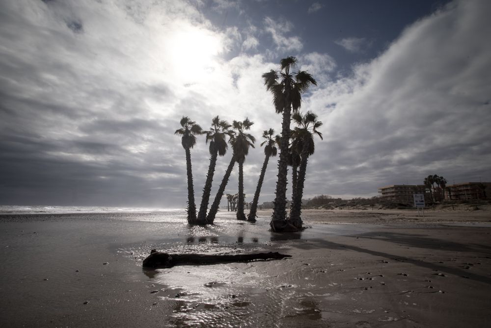 El temporal agrava la situación de la playa de Canet d'En Berenguer con nueva pérdida de arena y más piedras