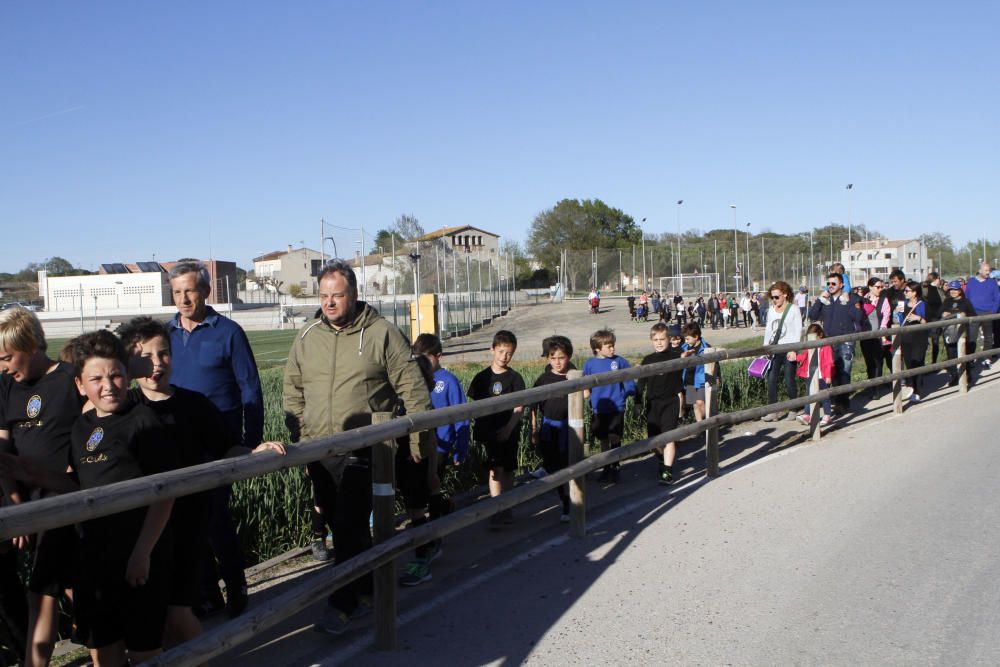 Protesta a Vilobí contra la unió dels dos clubs de futbol