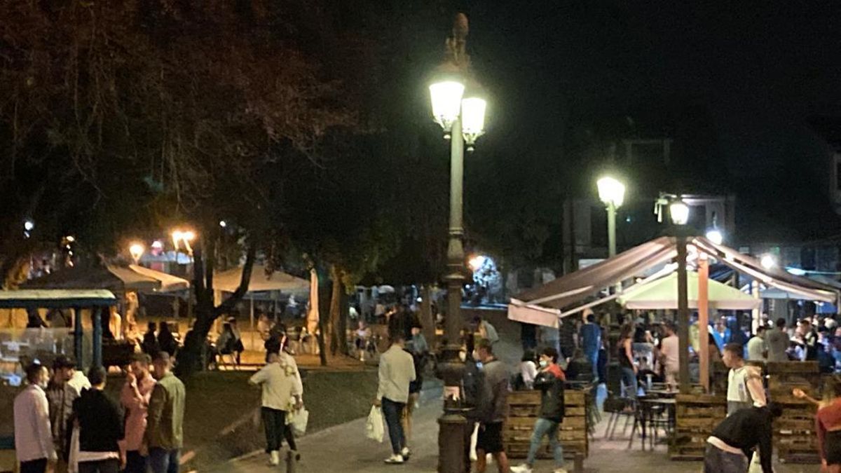 Ambiente nocturno en el parque del Carbayedo en una imagen de archivo.