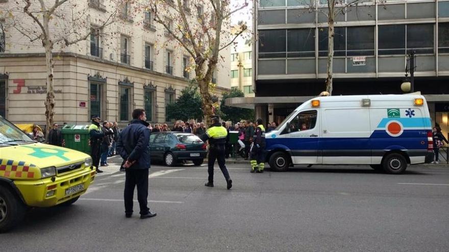 Un motorista de 24 años, herido en un accidente en Ronda de los Tejares