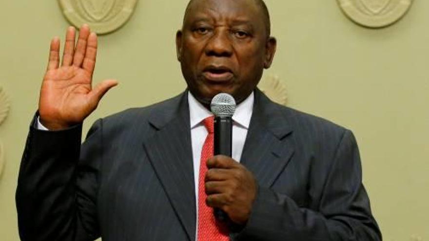 Ramaphosa, prenent possessió del càrrec.