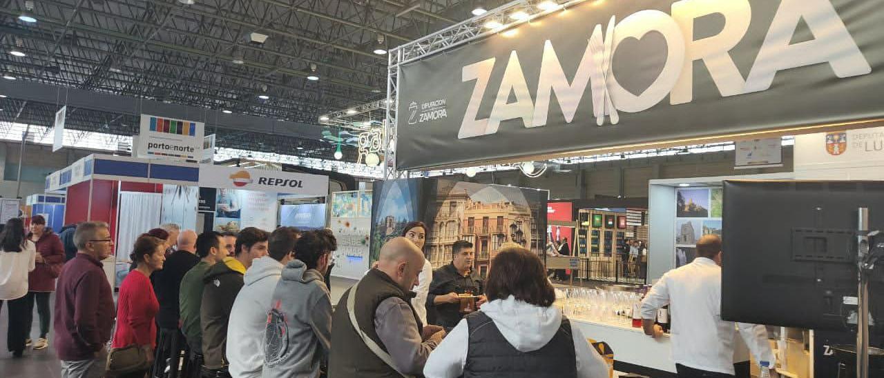 El stand de Zamora, lleno de gente en Xantar.