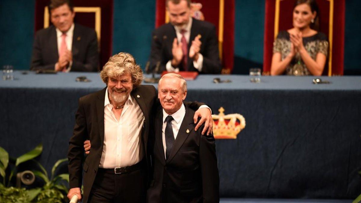 Messner y Wielicki, tras recibir el galardón Princesa de Asturias