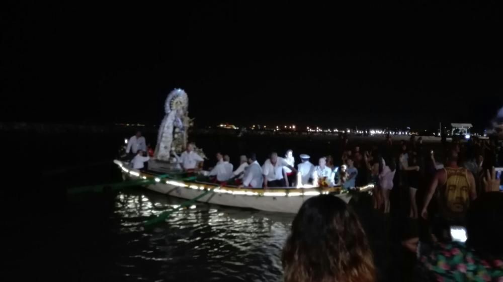 Embarque de la Virgen del Carmen en Pedregalejo.