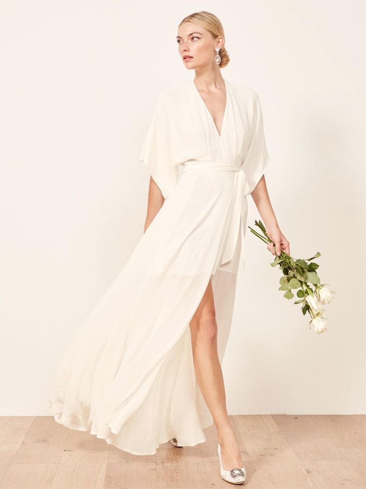 Vestido de novia tipo kimono, de Reformation