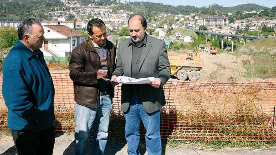 Sánchez Vidal (derecha), en la visita que realizó a las obras.