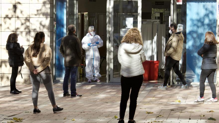 La Croem propone reducir las bajas por covid a cinco días