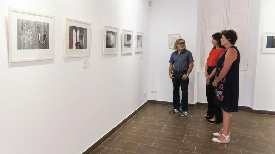 Sant Antoni acoge la exposición de fotos ‘Les esglésies blanques’