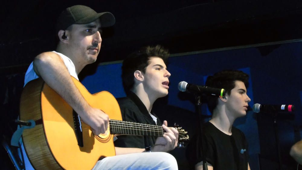 Gemeliers embogeix les adolescents gironines en un concert a Girona