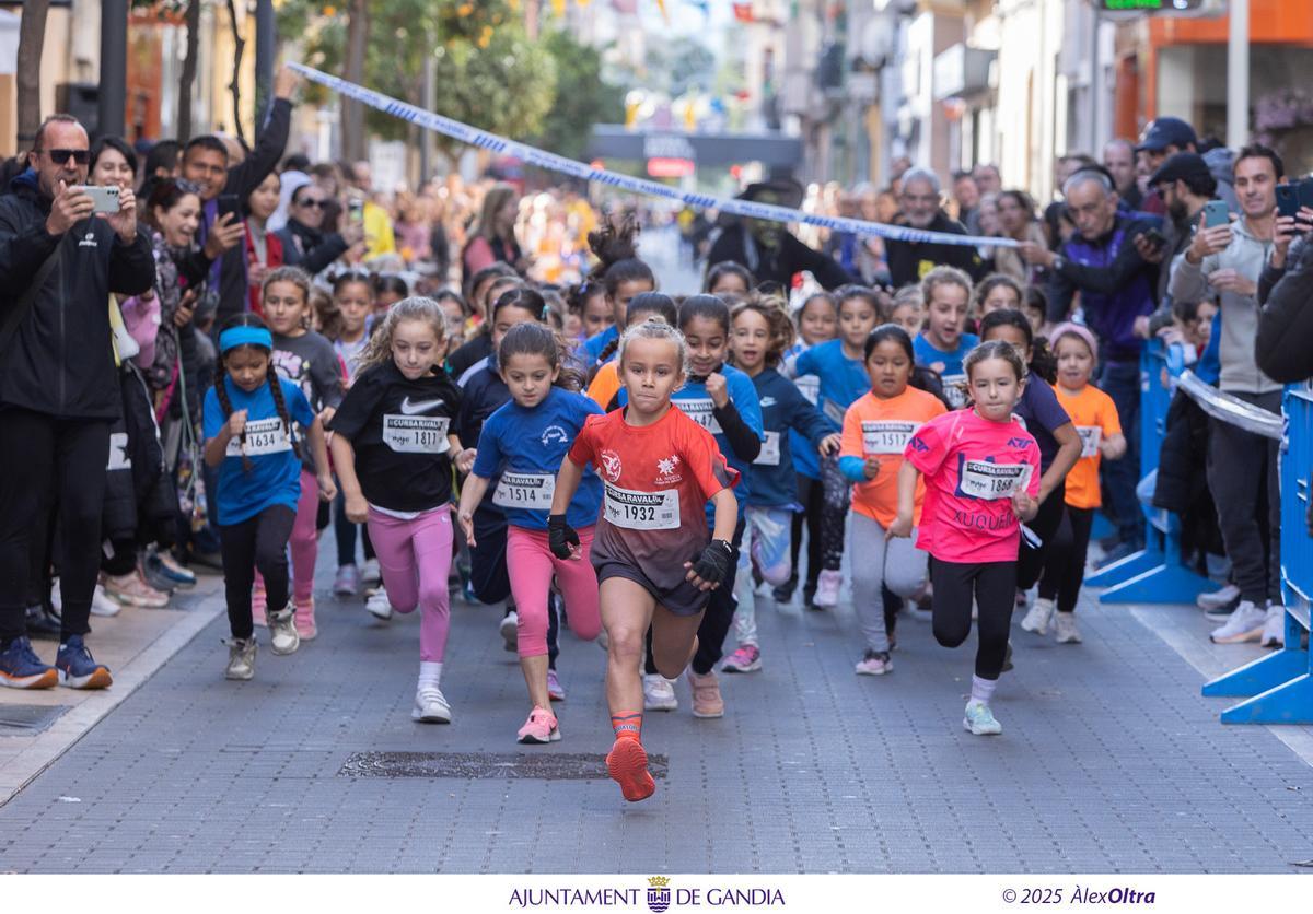 La Cursa del Raval convierte Gandia en una fiesta del atletismo popular
