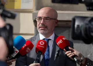 El juez imputa al delegado del Gobierno en Madrid por sus gestiones para nombrar a la asistente de Begoña Gómez en Moncloa