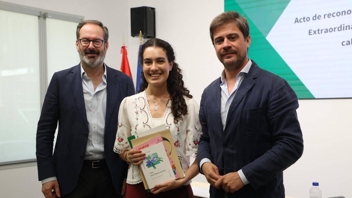 Emilia Sánchez recibe el Premio Extraordinario de Bachillerato 2026 en Córdoba.