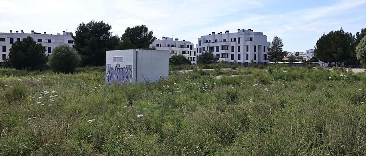 Imagen de un solar para la construcción de viviendas VPO en Santa Ponça, en Calvià.