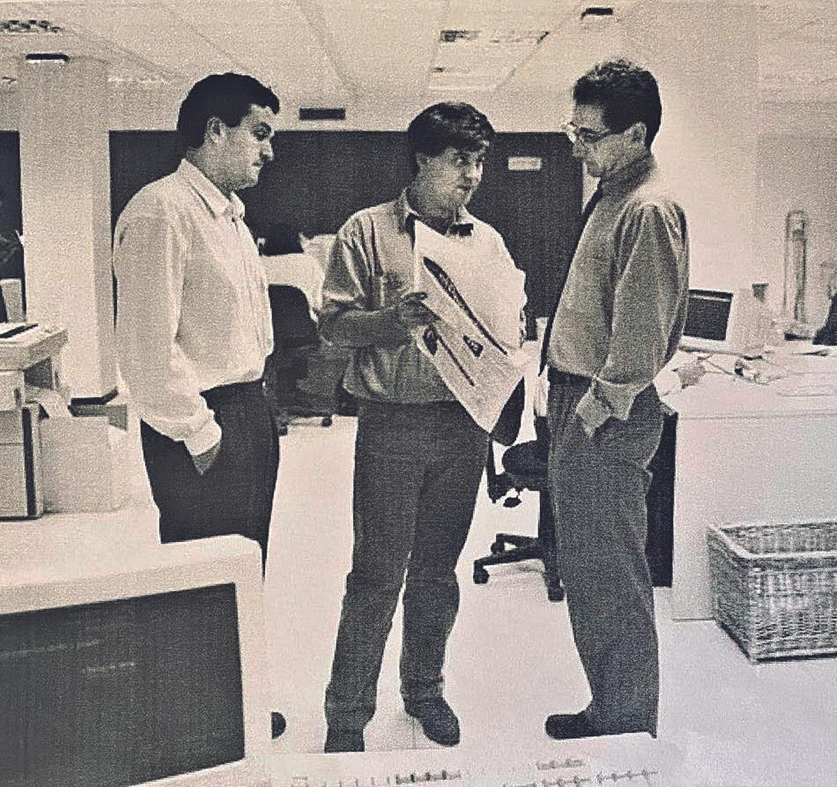 El primer staff: de izquierda a derecha, Plácido Díez, Mariano Gistaín y Juancho Dumall