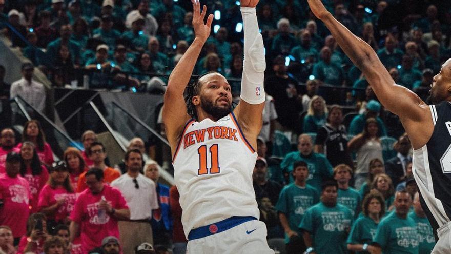 Estelar remontada de los Knicks para llevarse el primer partido de las Finales