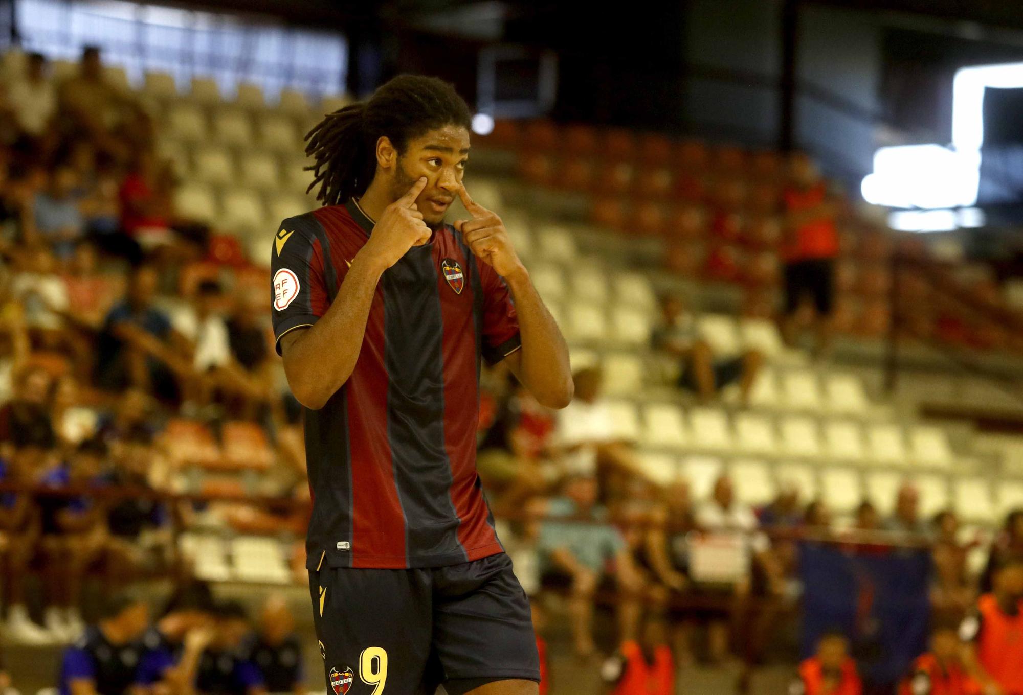 Primer partido del Levante UD FS de Sergio Mullor en Paterna (3-1)