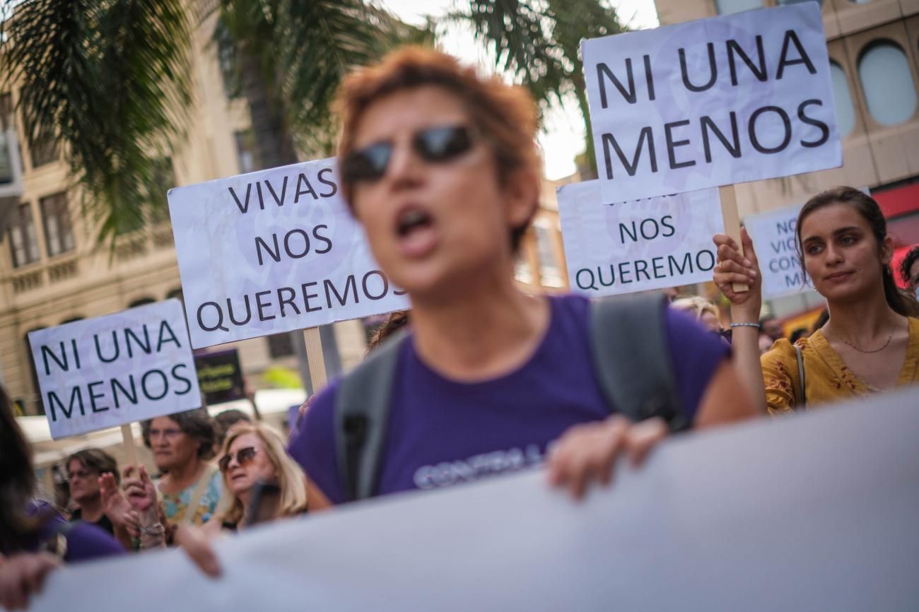 Concentración contra el último asesinato machista en Santa Cruz de Tenerife