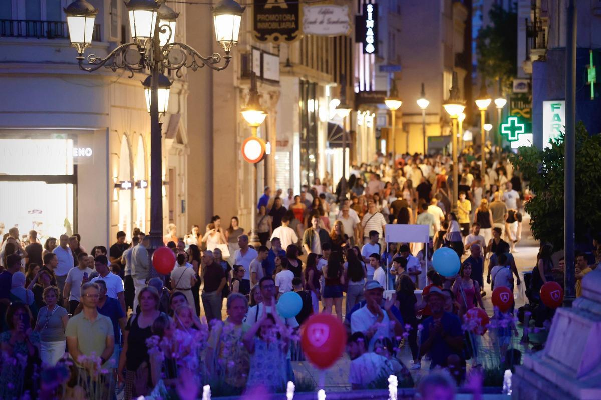 Ambiente en la Shopping Night de Córdoba.