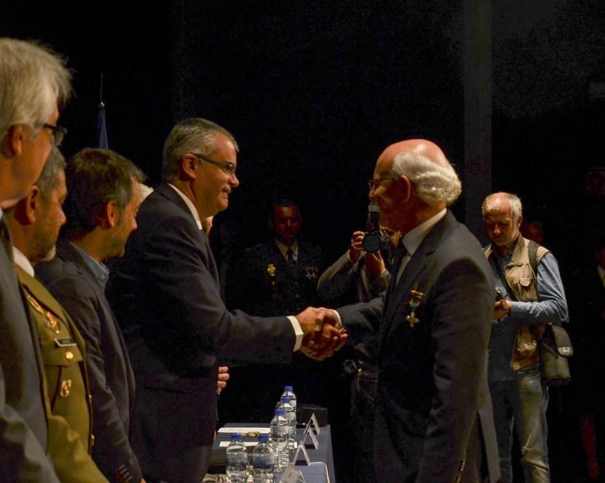 El acto institucional, en el Teatro Colón, ha sido presidido por el Delegado del Gobierno en Galicia.