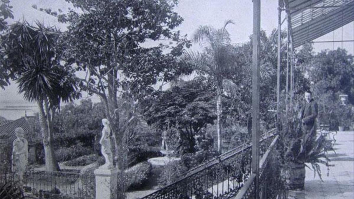 Postal de los años 20 de los jardines de la Hacienda Giró.