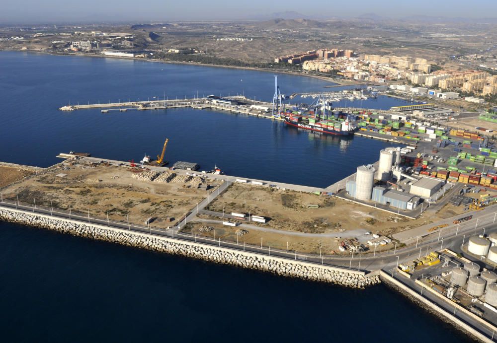 Vista desde el este zona depósitos combustible