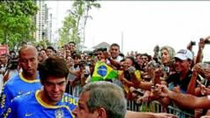 Kaká pasa en Brasil revisión médica con el Real Madrid