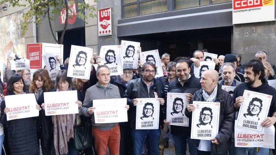 Concentració davant la seu dels sindicats a Girona