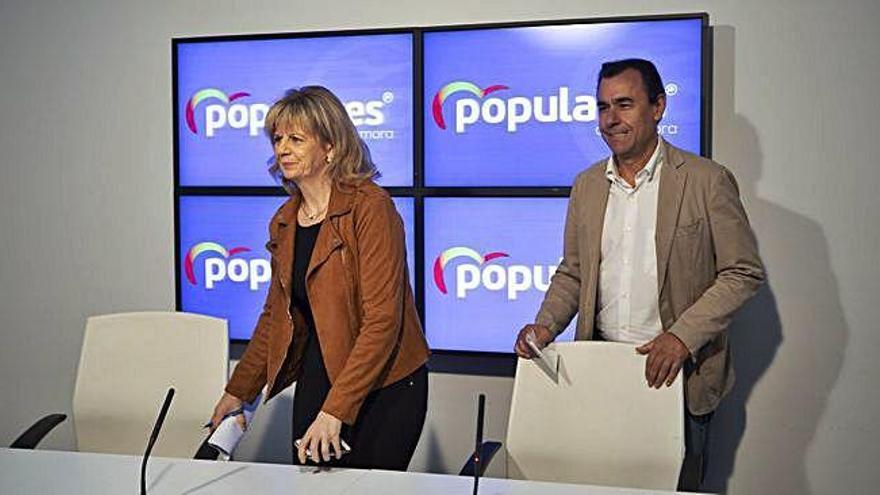 Elvira Velasco y Fernando Martínez-Maíllo, durante la comparecencia en la sede del Partido Popular de Zamora.