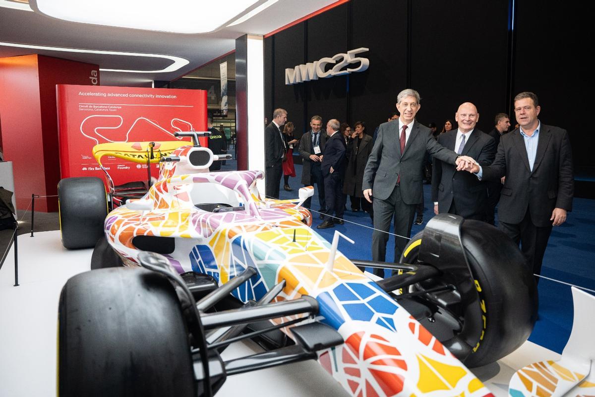 Francesc Fajula (MWCapital), John Hoffman (GSMA) e Ignasi Armengol (Fira Circuit), en el Mobile World Congress 2025